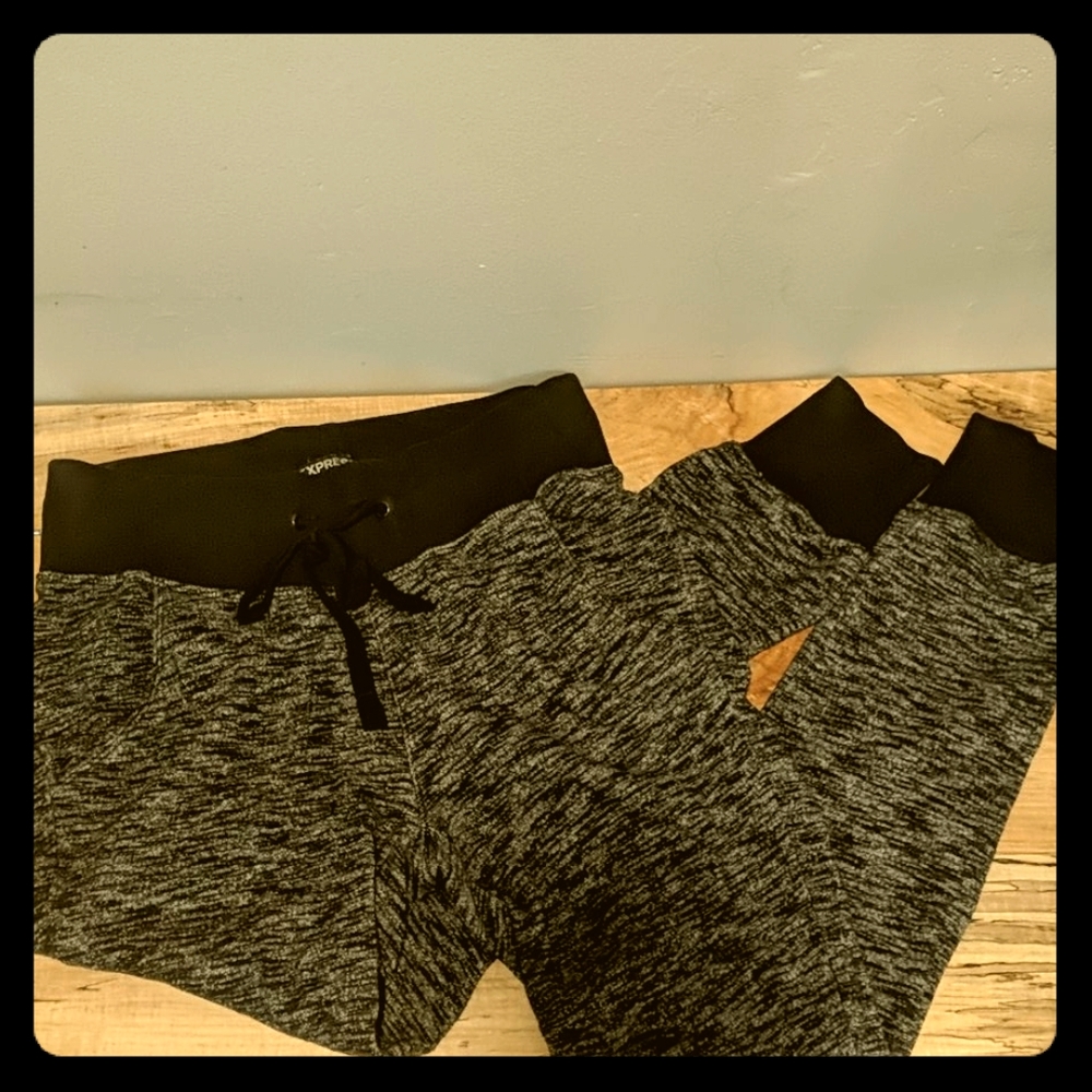 Express joggers black/white